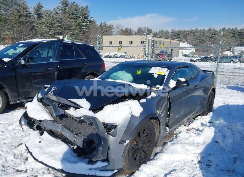 Photo 2 of 2019 Chevrolet Camaro 2LT (VIN 1G1FC1RX8K0127503)