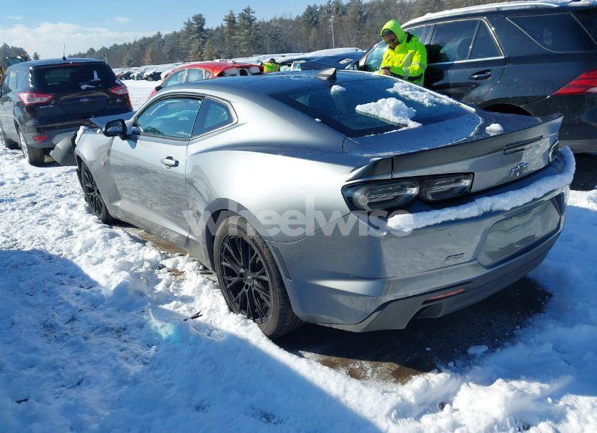 Photo 3 of 2019 Chevrolet Camaro 2LT (VIN 1G1FC1RX8K0127503)
