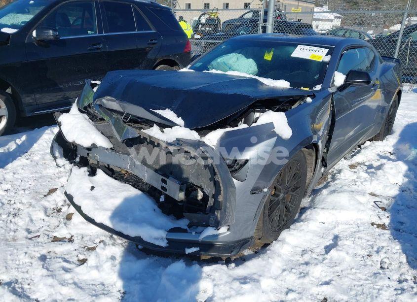 Photo 6 of 2019 Chevrolet Camaro 2LT (VIN 1G1FC1RX8K0127503)