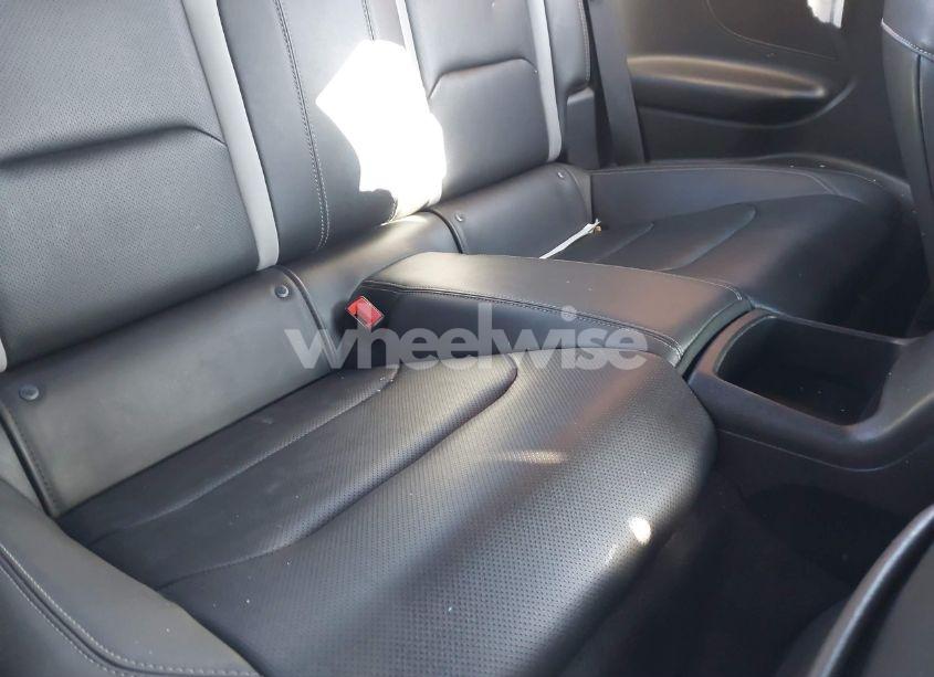 Photo 8 of 2019 Chevrolet Camaro 2LT (VIN 1G1FC1RX8K0127503)