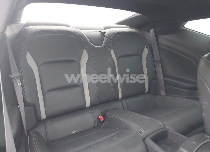 Photo 8 of 2016 Chevrolet Camaro 2LT (VIN 1G1FD1RS0G0191317)