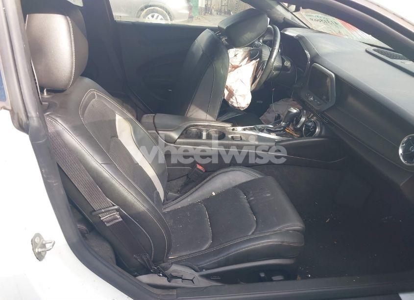 Photo 5 of 2016 Chevrolet Camaro 2LT (VIN 1G1FD1RS1G0190984)