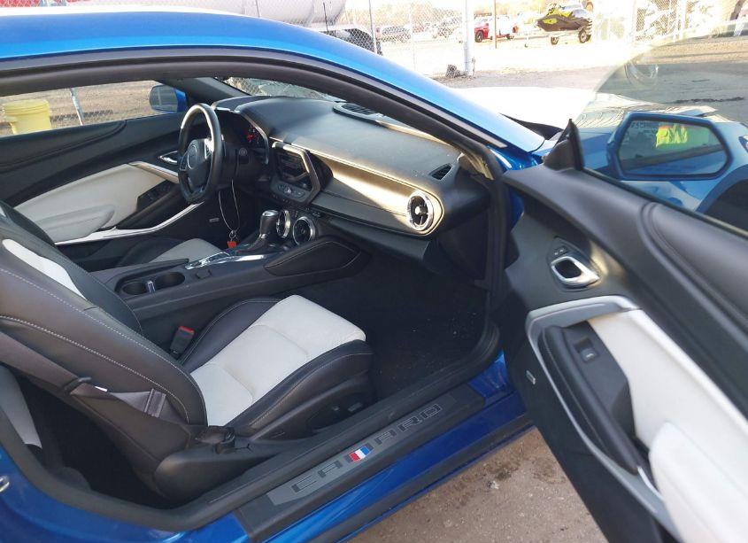 Photo 5 of 2017 Chevrolet Camaro 2LT (VIN 1G1FD1RS2H0153220)