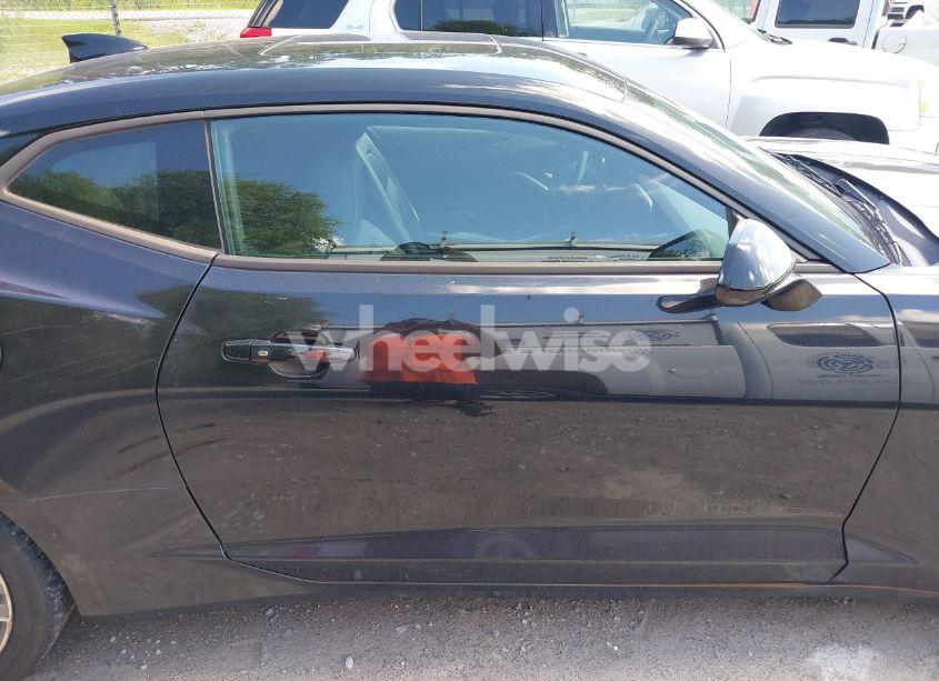 Photo 13 of 2016 Chevrolet Camaro 2LT (VIN 1G1FD1RS3G0145951)