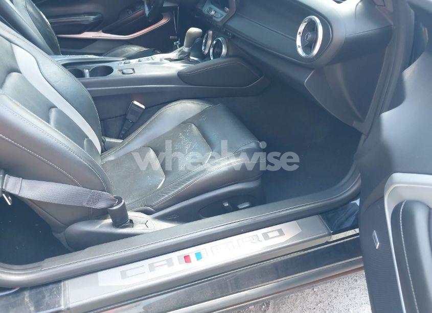 Photo 5 of 2016 Chevrolet Camaro 2LT (VIN 1G1FD1RS3G0145951)