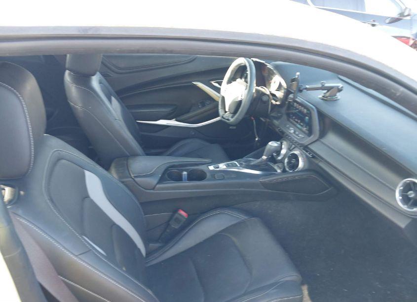 Photo 5 of 2017 Chevrolet Camaro 2LT (VIN 1G1FD1RS3H0110876)
