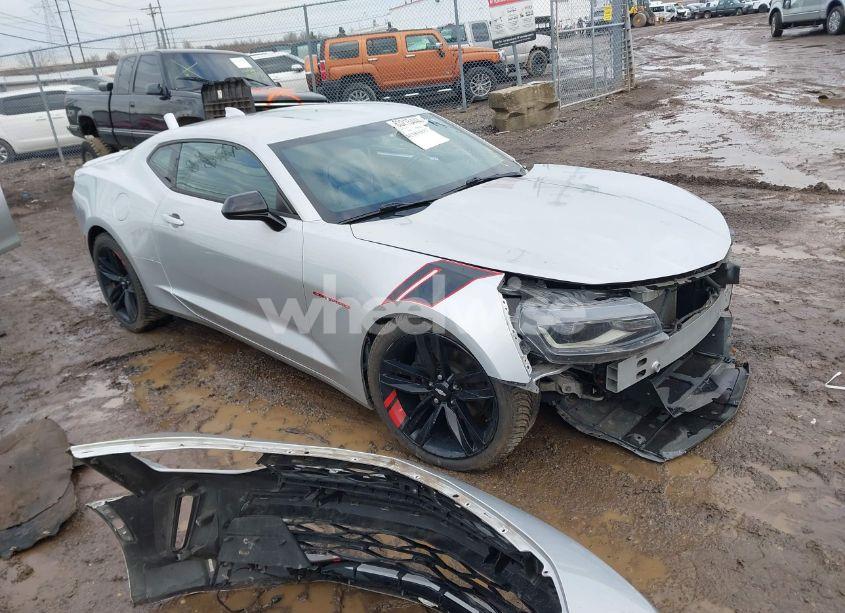 2018 Chevrolet Camaro 2LT (VIN 1G1FD1RS3J0142605) main photo
