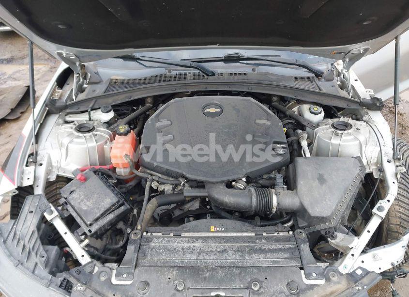 Photo 10 of 2018 Chevrolet Camaro 2LT (VIN 1G1FD1RS3J0142605)