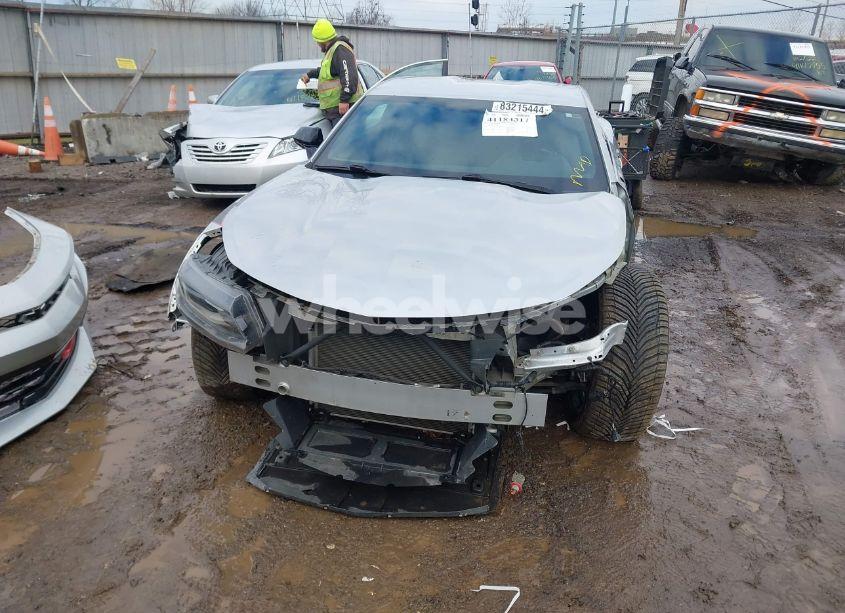 Photo 13 of 2018 Chevrolet Camaro 2LT (VIN 1G1FD1RS3J0142605)