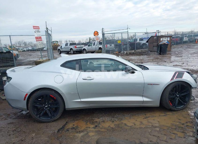 Photo 14 of 2018 Chevrolet Camaro 2LT (VIN 1G1FD1RS3J0142605)