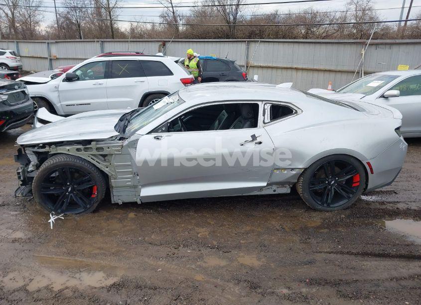 Photo 15 of 2018 Chevrolet Camaro 2LT (VIN 1G1FD1RS3J0142605)