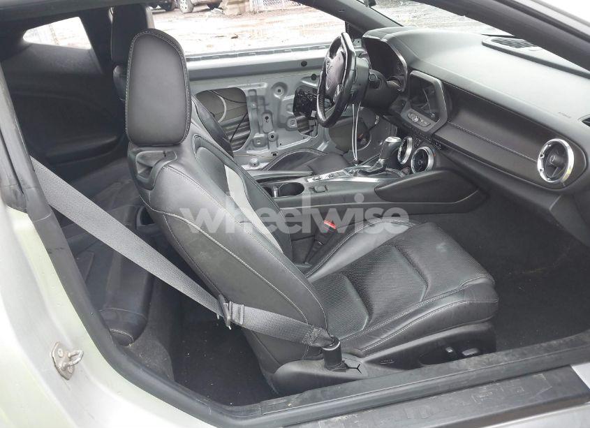 Photo 5 of 2018 Chevrolet Camaro 2LT (VIN 1G1FD1RS3J0142605)