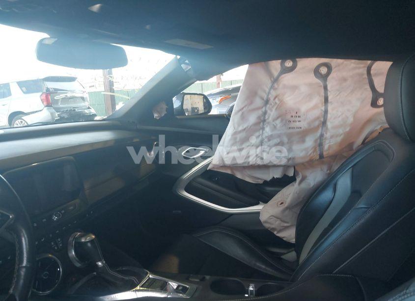 Photo 5 of 2016 Chevrolet Camaro 2LT (VIN 1G1FD1RS4G0107127)