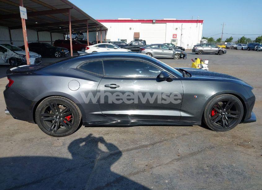 Photo 13 of 2017 Chevrolet Camaro 2LT (VIN 1G1FD1RS5H0107025)