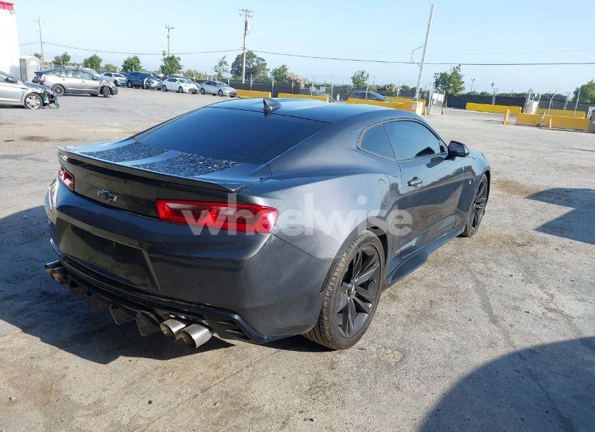 Photo 4 of 2017 Chevrolet Camaro 2LT (VIN 1G1FD1RS5H0107025)