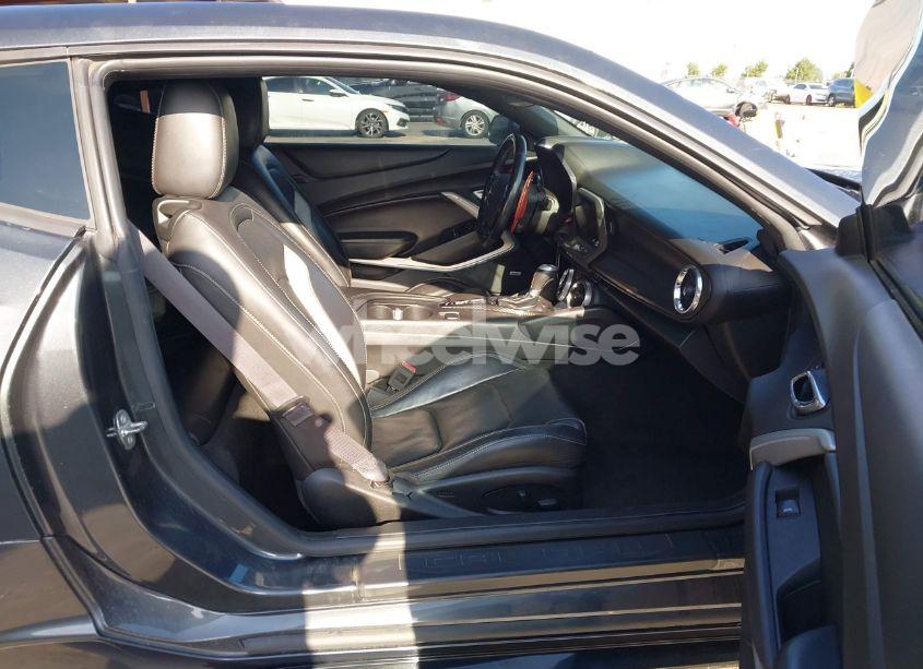 Photo 5 of 2017 Chevrolet Camaro 2LT (VIN 1G1FD1RS5H0107025)