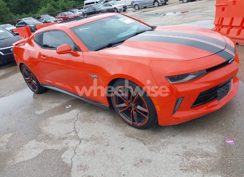 2018 Chevrolet Camaro 2LT (VIN 1G1FD1RS5J0160524) main photo