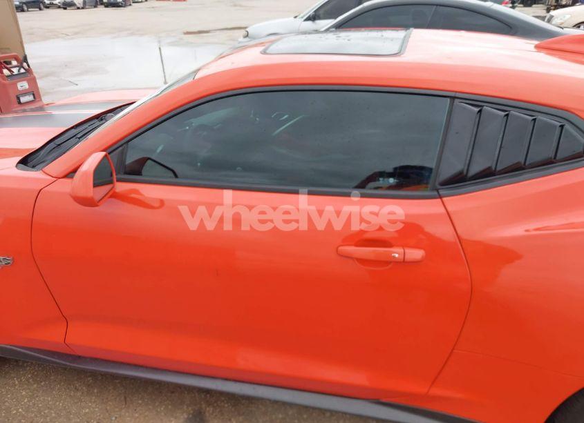 Photo 14 of 2018 Chevrolet Camaro 2LT (VIN 1G1FD1RS5J0160524)