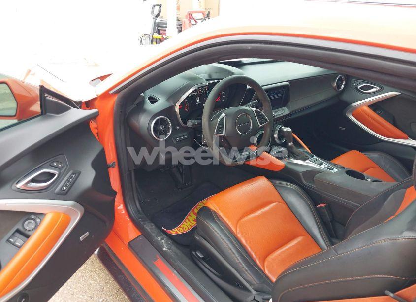 Photo 17 of 2018 Chevrolet Camaro 2LT (VIN 1G1FD1RS5J0160524)
