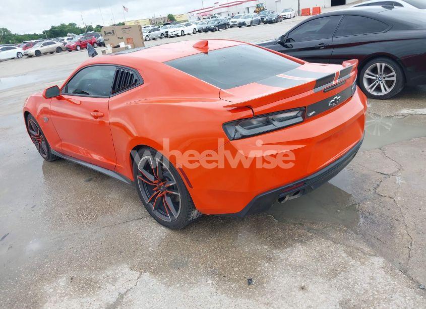 Photo 3 of 2018 Chevrolet Camaro 2LT (VIN 1G1FD1RS5J0160524)