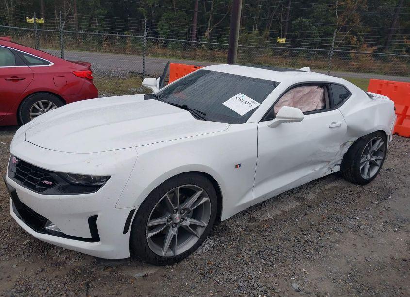 Photo 2 of 2019 Chevrolet Camaro 2LT (VIN 1G1FD1RS5K0151274)