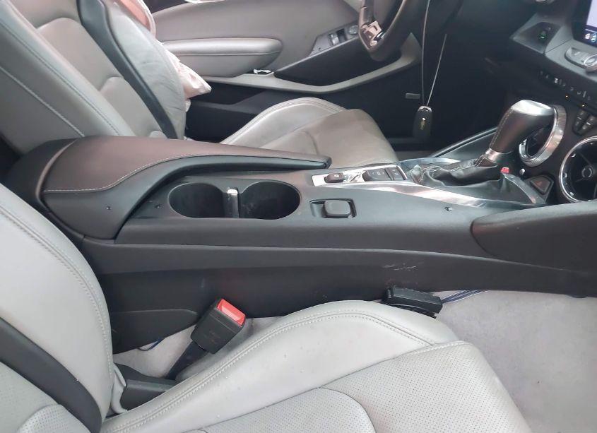 Photo 5 of 2019 Chevrolet Camaro 2LT (VIN 1G1FD1RS5K0151274)