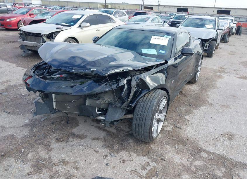 Photo 2 of 2019 Chevrolet Camaro 2LT (VIN 1G1FD1RS6K0111012)