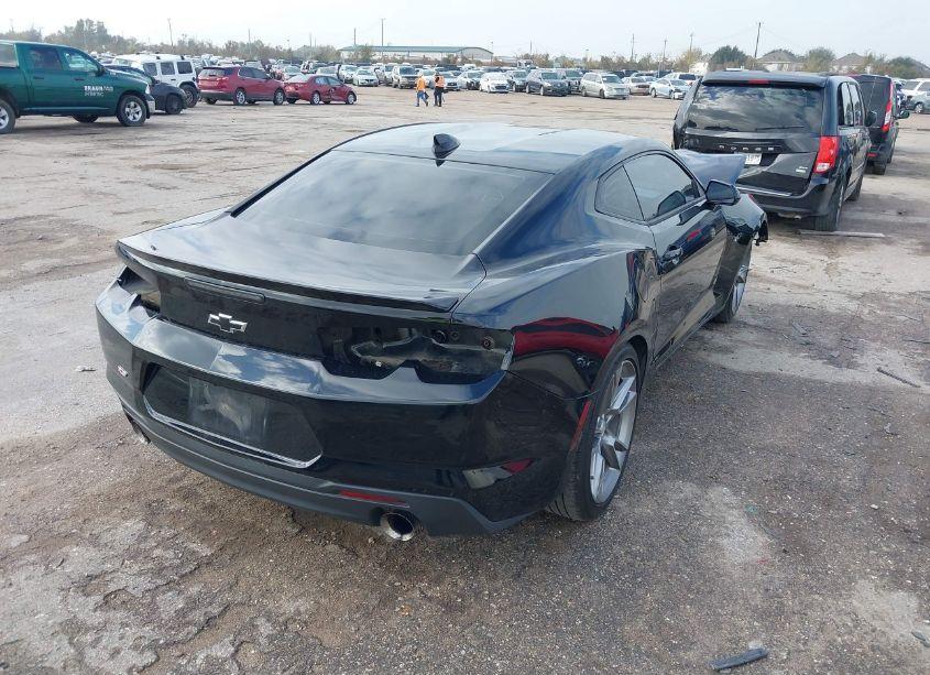 Photo 4 of 2019 Chevrolet Camaro 2LT (VIN 1G1FD1RS6K0111012)