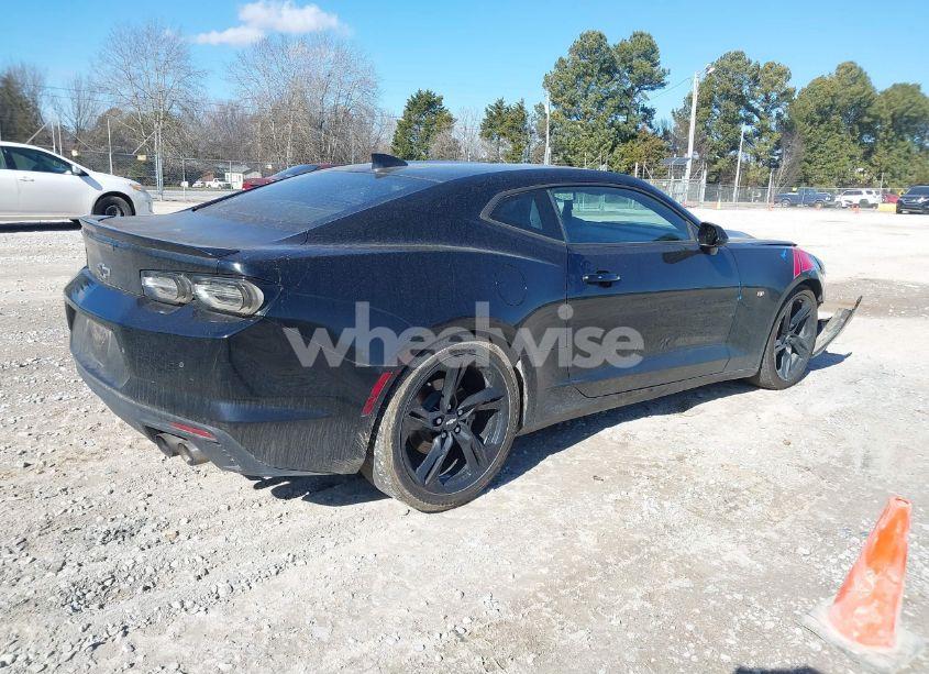 Photo 4 of 2019 Chevrolet Camaro 3LT (VIN 1G1FD1RS6K0133527)