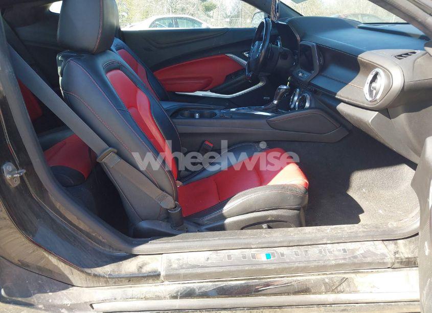 Photo 5 of 2019 Chevrolet Camaro 3LT (VIN 1G1FD1RS6K0133527)