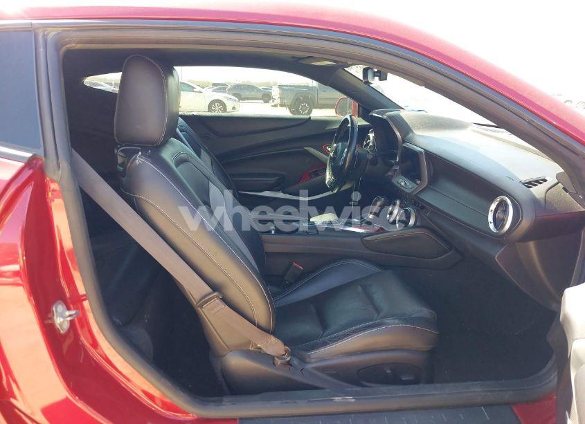 Photo 5 of 2016 Chevrolet Camaro 2LT (VIN 1G1FD1RS7G0140820)