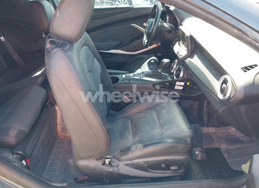 Photo 5 of 2017 Chevrolet Camaro 2LT (VIN 1G1FD1RS7H0158512)