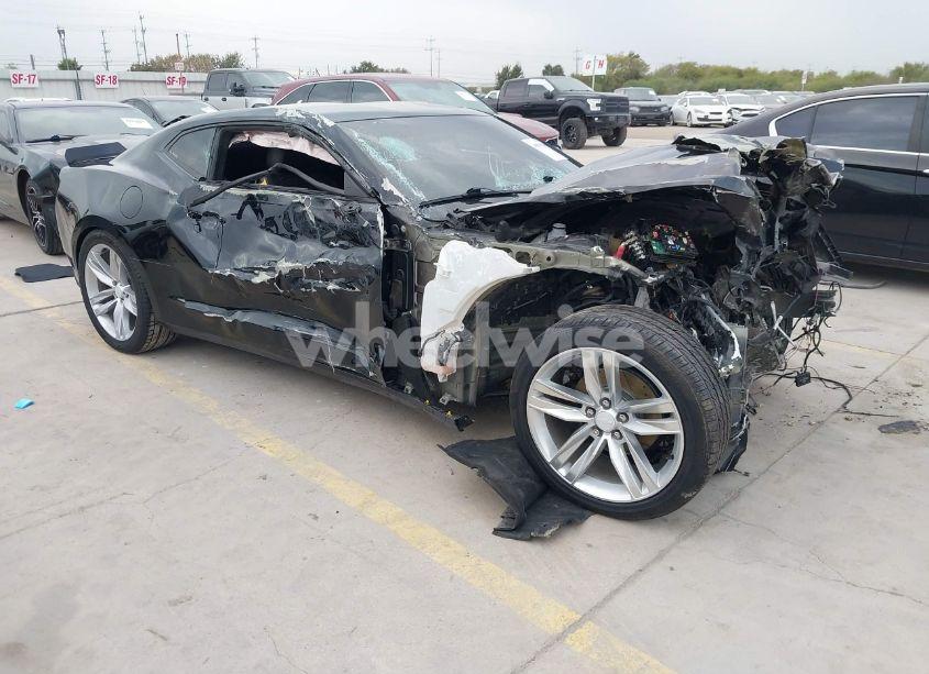 2018 Chevrolet Camaro 2LT (VIN 1G1FD1RS7J0145362) main photo
