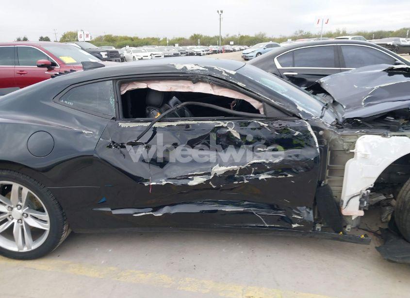 Photo 14 of 2018 Chevrolet Camaro 2LT (VIN 1G1FD1RS7J0145362)
