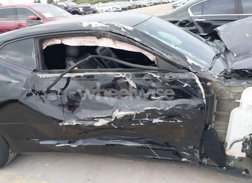 Photo 19 of 2018 Chevrolet Camaro 2LT (VIN 1G1FD1RS7J0145362)