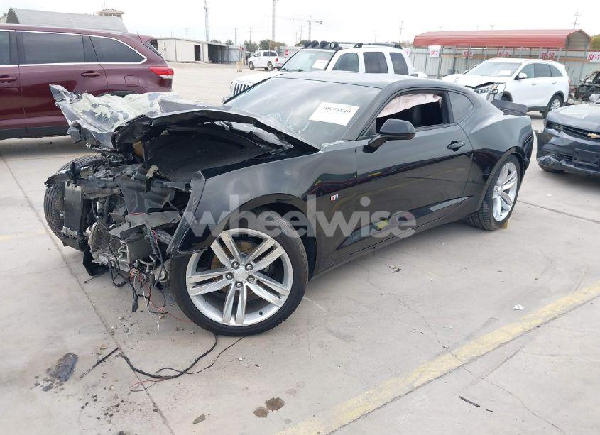 Photo 2 of 2018 Chevrolet Camaro 2LT (VIN 1G1FD1RS7J0145362)