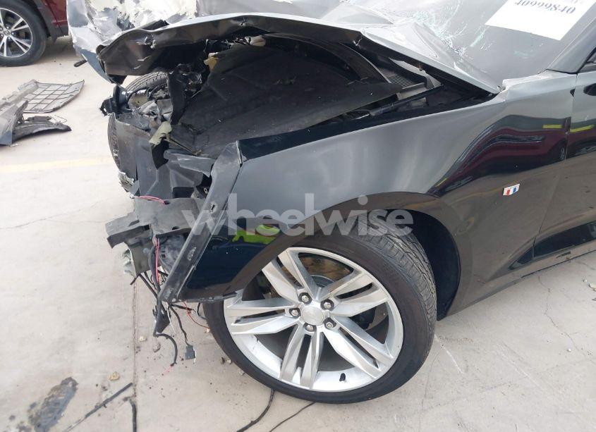 Photo 20 of 2018 Chevrolet Camaro 2LT (VIN 1G1FD1RS7J0145362)