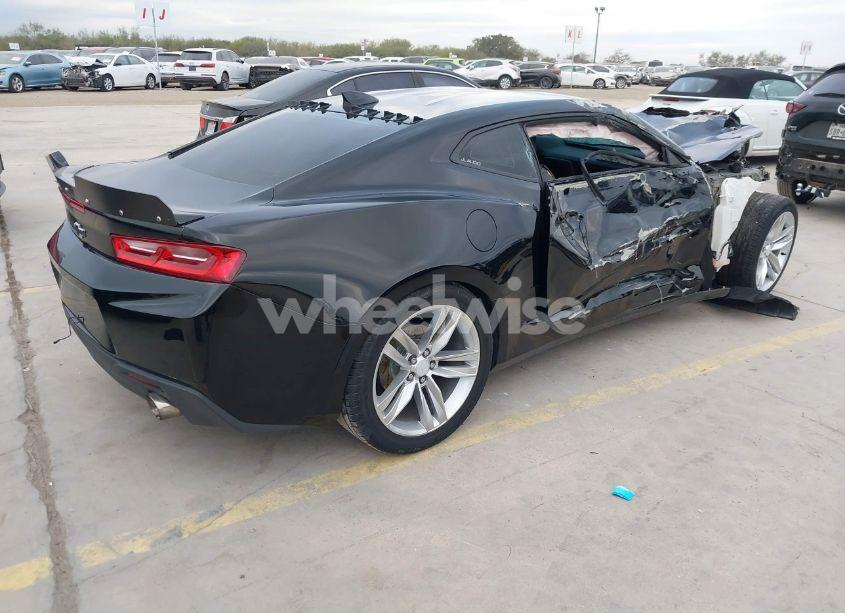 Photo 4 of 2018 Chevrolet Camaro 2LT (VIN 1G1FD1RS7J0145362)