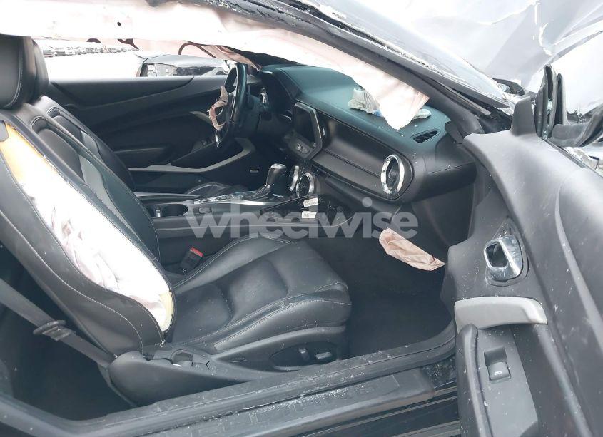 Photo 5 of 2018 Chevrolet Camaro 2LT (VIN 1G1FD1RS7J0145362)