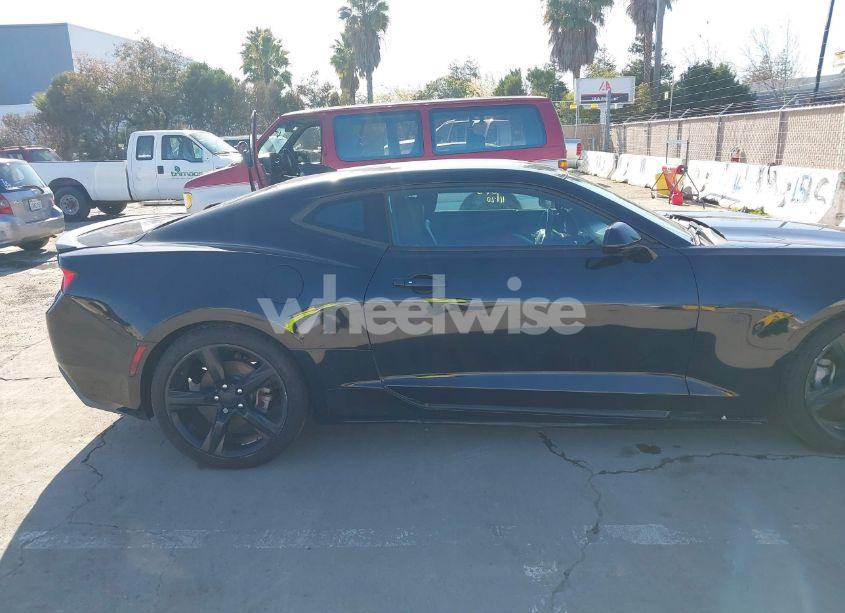 Photo 13 of 2016 Chevrolet Camaro 2LT (VIN 1G1FD1RS8G0136629)