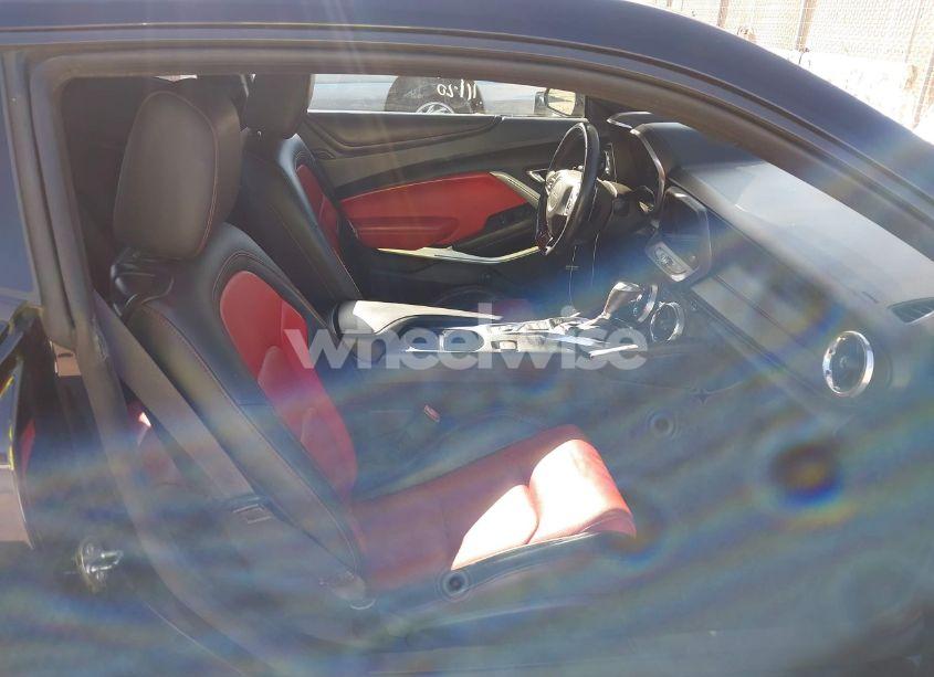 Photo 5 of 2016 Chevrolet Camaro 2LT (VIN 1G1FD1RS8G0136629)