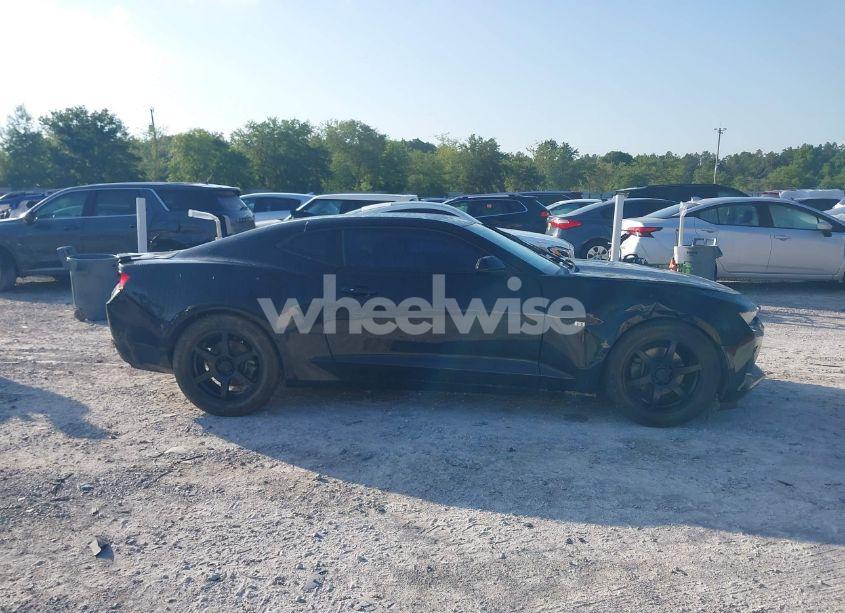 Photo 13 of 2017 Chevrolet Camaro 2LT (VIN 1G1FD1RS8H0192877)