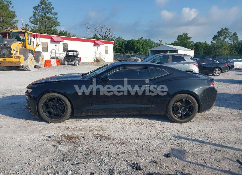 Photo 14 of 2017 Chevrolet Camaro 2LT (VIN 1G1FD1RS8H0192877)
