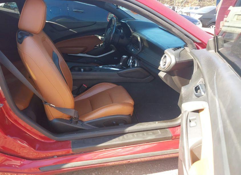 Photo 5 of 2018 Chevrolet Camaro 2LT (VIN 1G1FD1RS8J0127663)