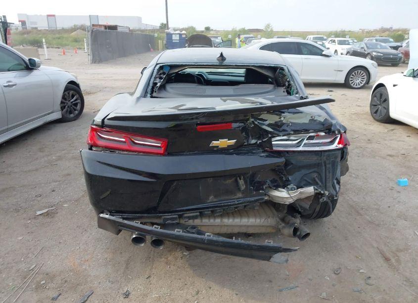 Photo 16 of 2018 Chevrolet Camaro 2LT (VIN 1G1FD1RS8J0143717)