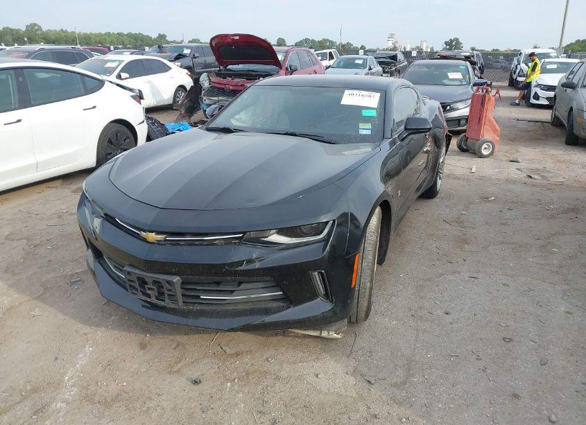 Photo 2 of 2018 Chevrolet Camaro 2LT (VIN 1G1FD1RS8J0143717)