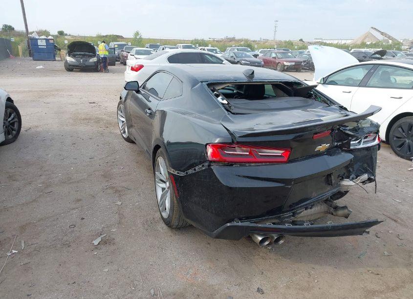 Photo 3 of 2018 Chevrolet Camaro 2LT (VIN 1G1FD1RS8J0143717)