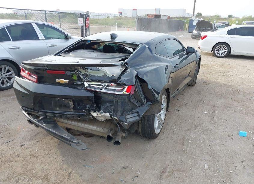 Photo 4 of 2018 Chevrolet Camaro 2LT (VIN 1G1FD1RS8J0143717)