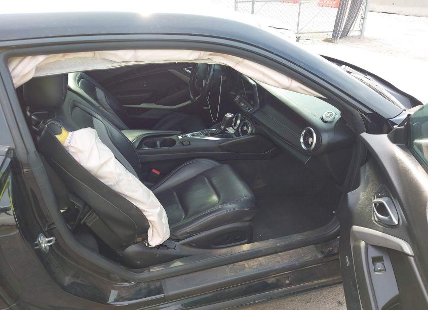 Photo 5 of 2018 Chevrolet Camaro 2LT (VIN 1G1FD1RS8J0143717)