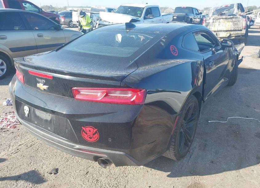 Photo 4 of 2016 Chevrolet Camaro 2LT (VIN 1G1FD1RS9G0120309)